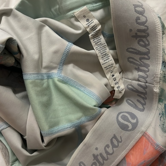 Rare Lululemon shorts size 6 blush illusion - Picture 3 of 3